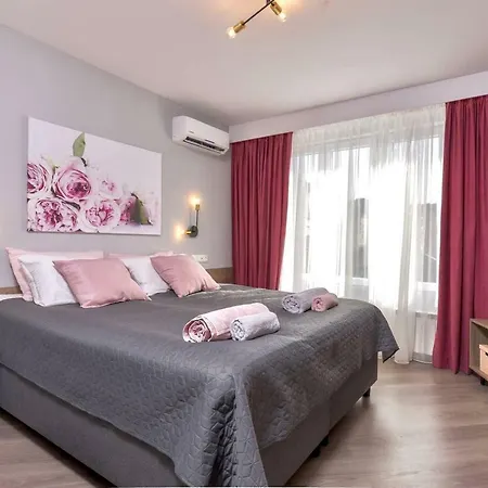 Rose One Bedroom Designer In Centre By Flat Mаnager Apartment *