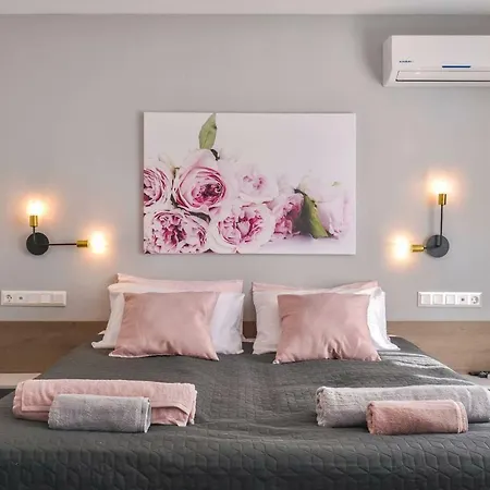 Rose One Bedroom Designer In Centre By Flat Mаnager Apartment
